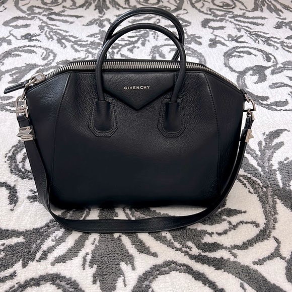 Givenchy Handbags - Givenchy Antigona Medium